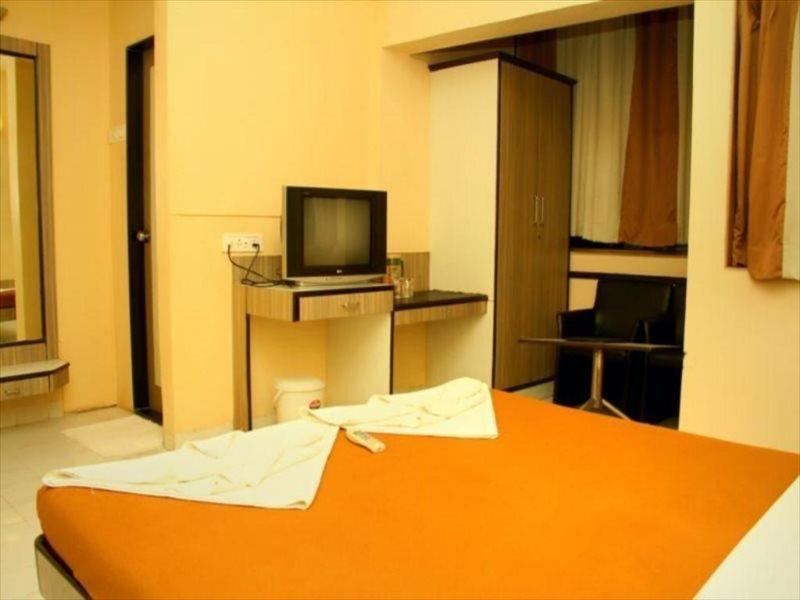 Hotel Sai Regency Daman Esterno foto