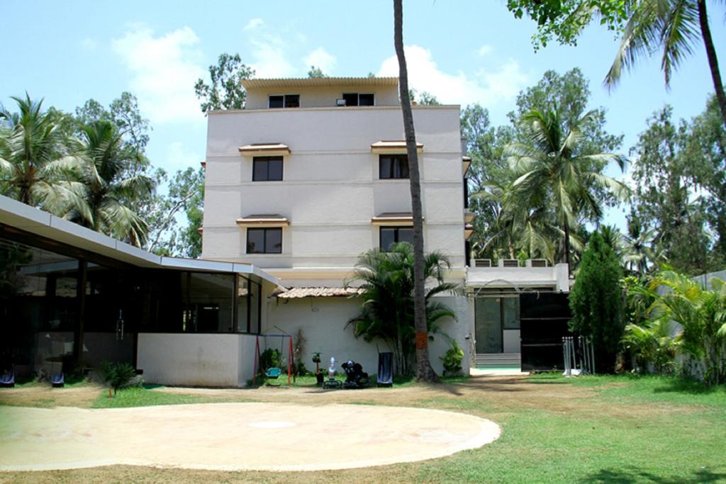 Hotel Sai Regency Daman Esterno foto
