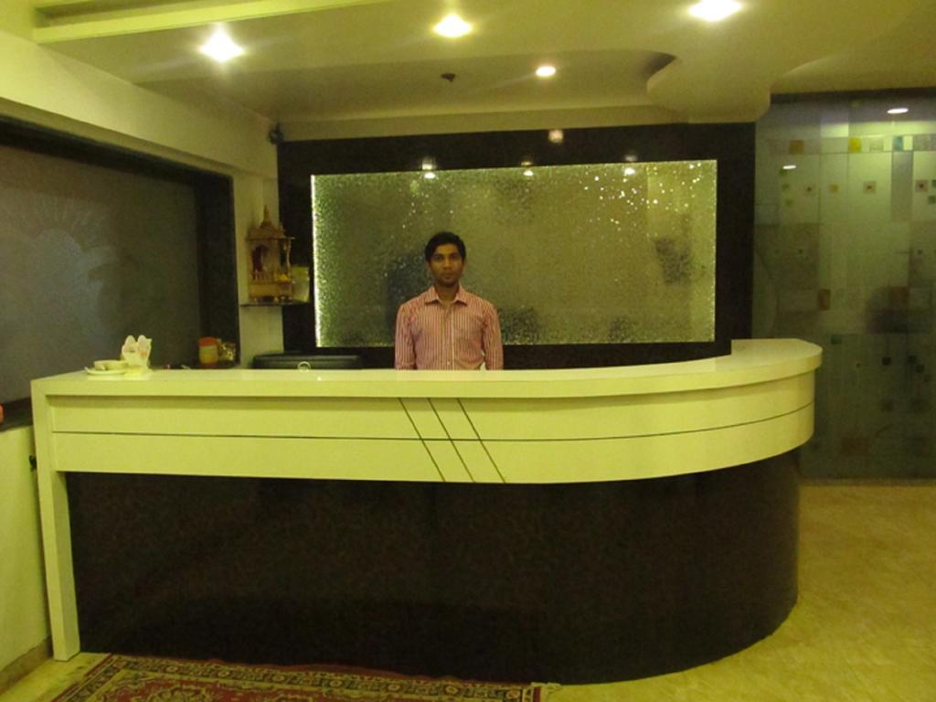 Hotel Sai Regency Daman Esterno foto