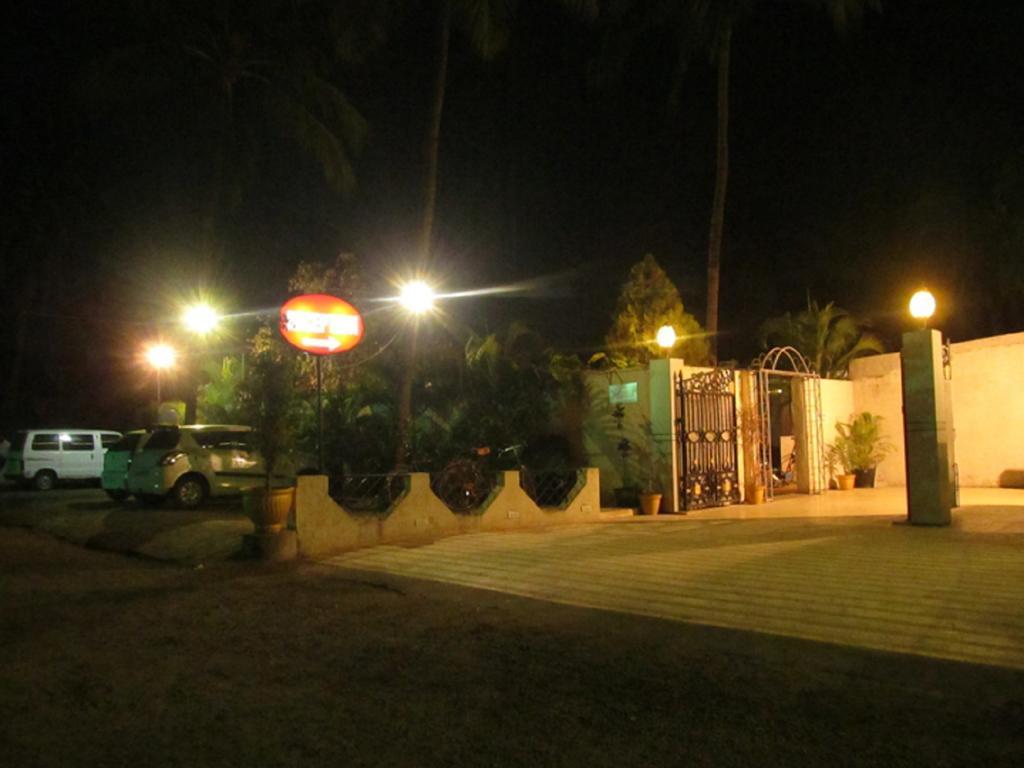Hotel Sai Regency Daman Esterno foto