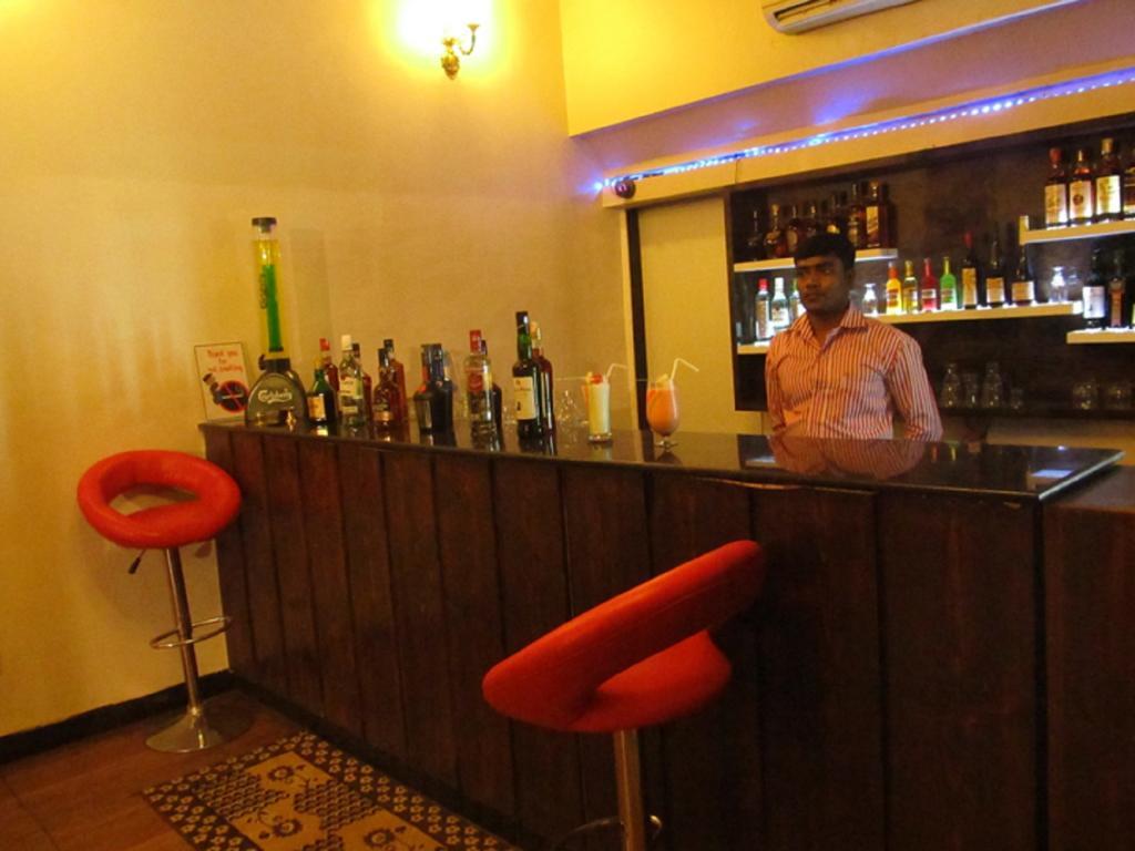 Hotel Sai Regency Daman Esterno foto
