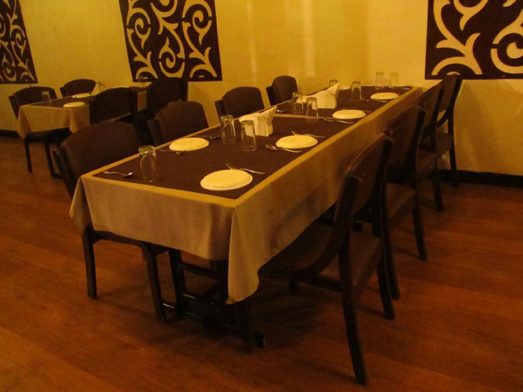 Hotel Sai Regency Daman Esterno foto
