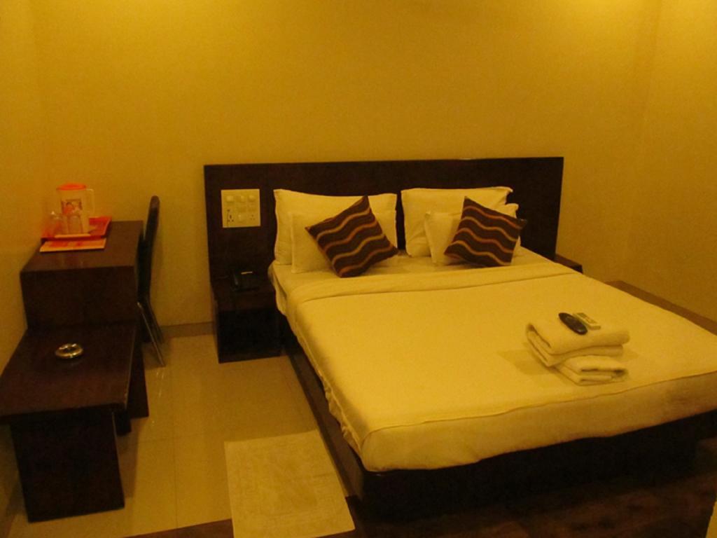 Hotel Sai Regency Daman Esterno foto