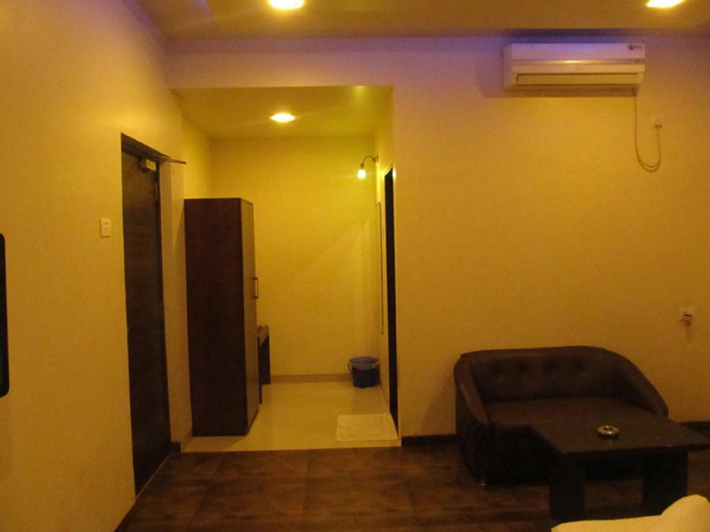 Hotel Sai Regency Daman Camera foto