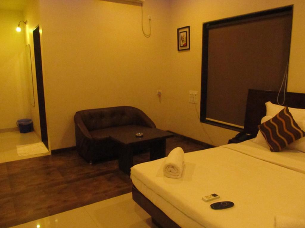 Hotel Sai Regency Daman Esterno foto
