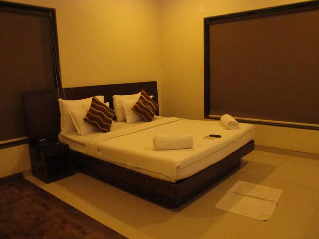 Hotel Sai Regency Daman Esterno foto