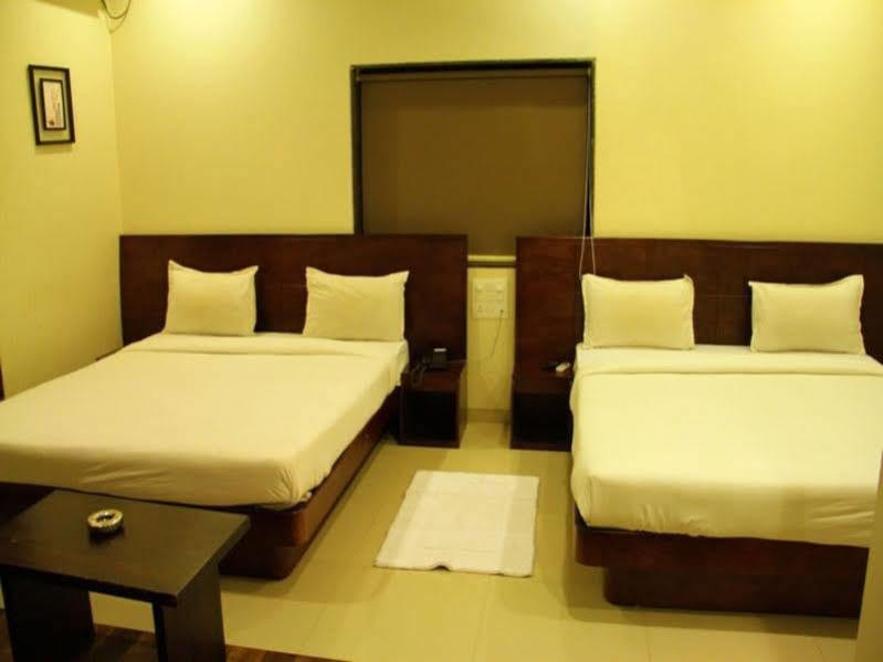 Hotel Sai Regency Daman Esterno foto