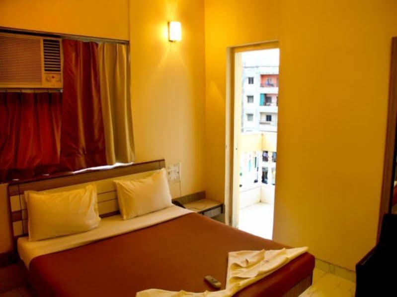 Hotel Sai Regency Daman Esterno foto