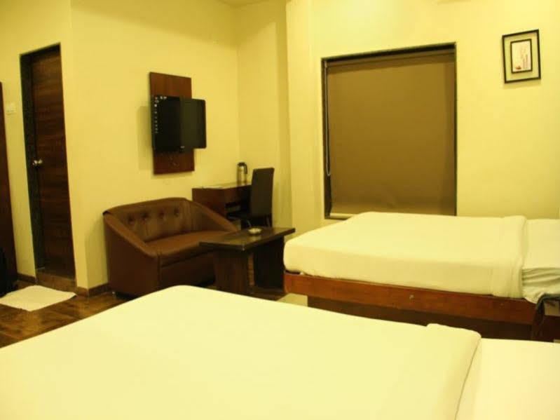 Hotel Sai Regency Daman Esterno foto